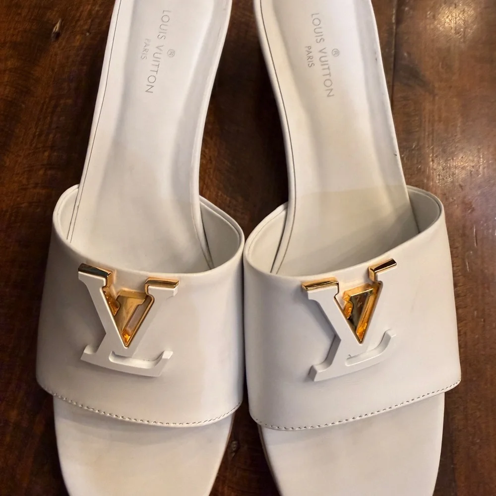 Louis Vuitton White Leather Slide Sandals with Gold LV Logo - Picture 2 of 9